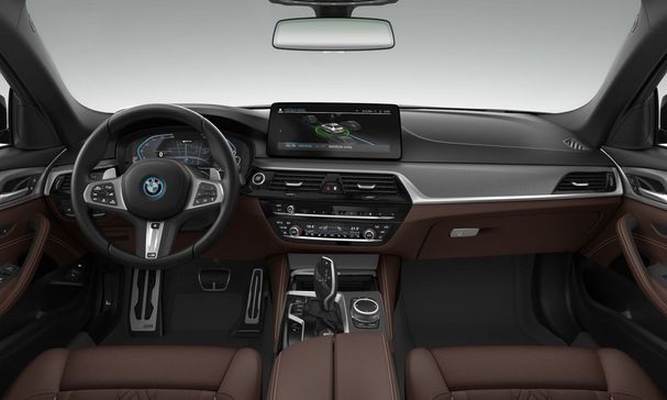 BMW 545 e xDrive 290 kW image number 3