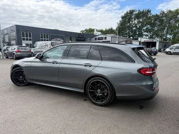 Car image 38