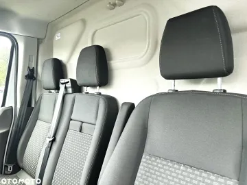 Car image 32