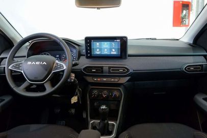 Car image 12