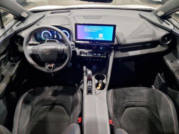 Car image 12