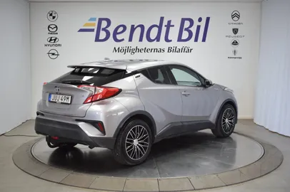Car image 4