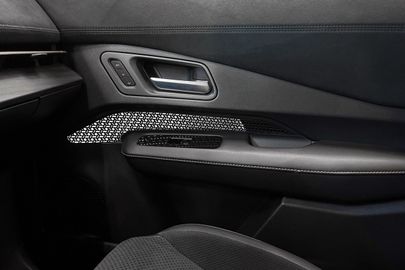 Car image 32