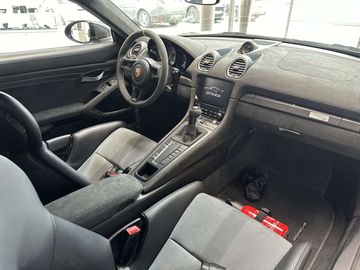 Car image 40