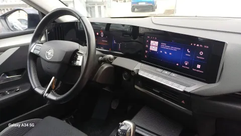 Car image 25