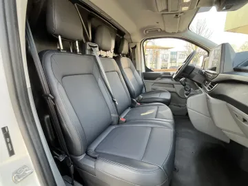 Car image 32