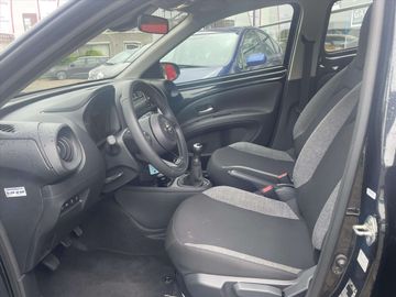 Car image 10