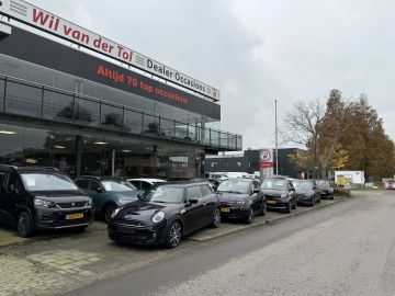Car image 23