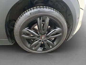 Car image 30