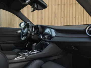 Car image 31