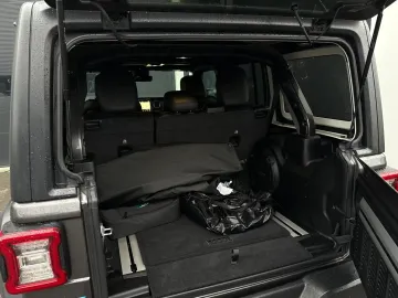 Car image 35