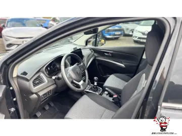 Car image 4