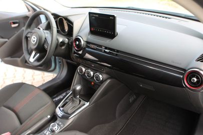 Car image 14