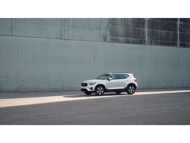 Volvo XC40 T2 Core 95 kW image number 15