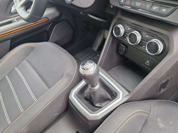 Car image 12