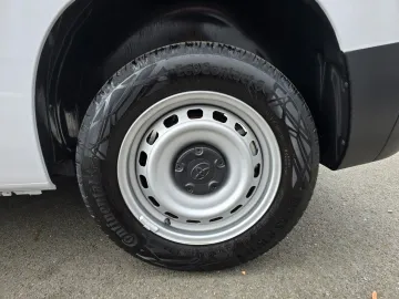 Car image 27