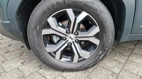 Car image 25