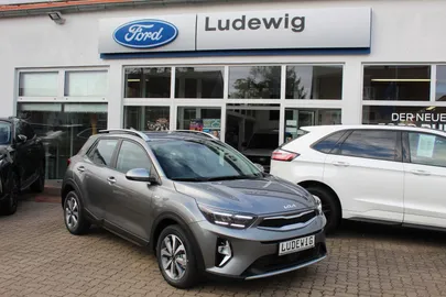 Car image 2