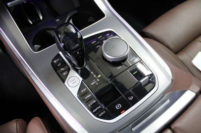 Car image 30