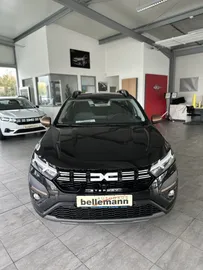 Car image 3