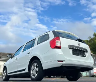 Car image 19