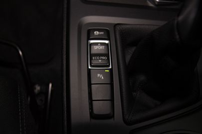 Car image 32