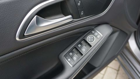 Car image 37