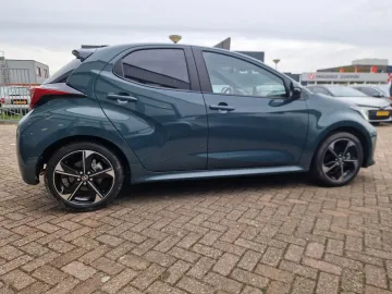 Car image 3