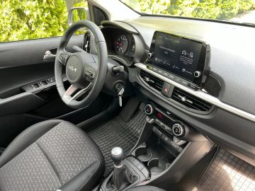 Car image 26