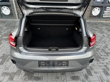 Car image 32