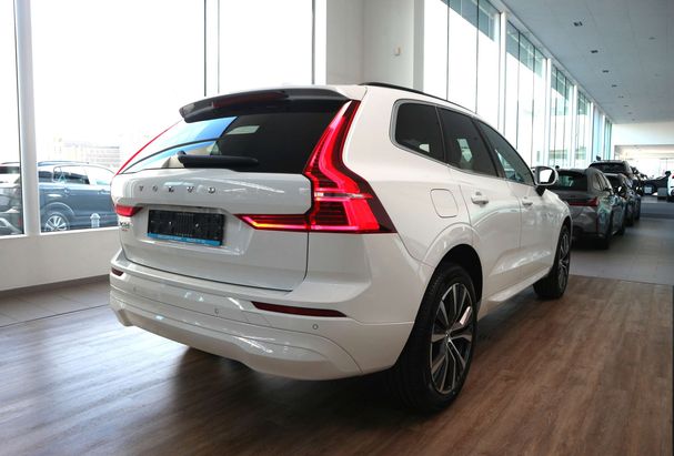 Volvo XC60 B4 145 kW image number 12