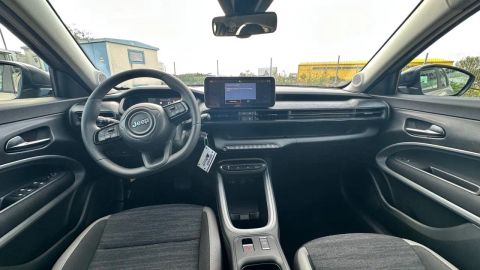 Car image 11