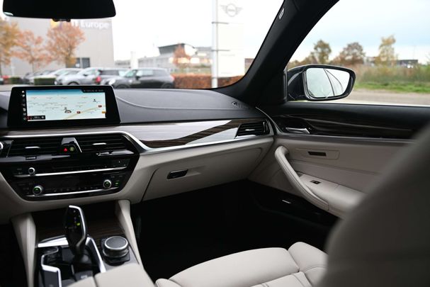 BMW 520i Luxury Line 135 kW image number 23