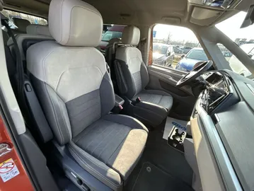 Car image 26