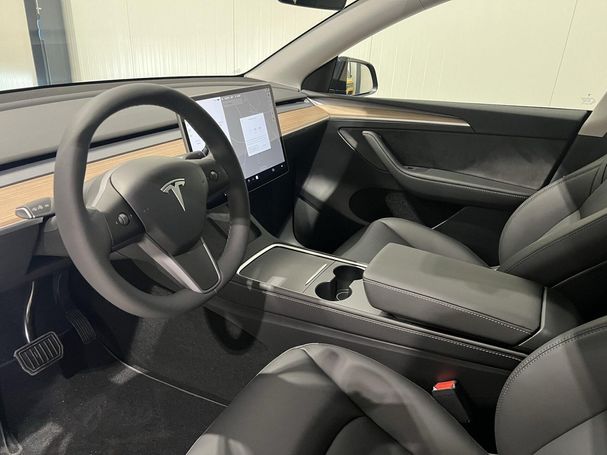 Tesla Model Y 221 kW image number 11