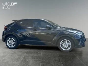 Car image 4