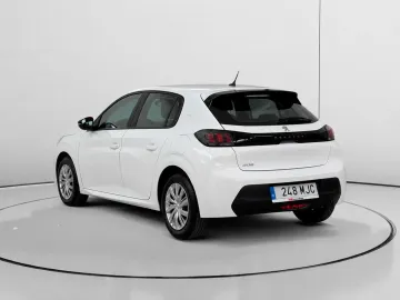 Car image 4