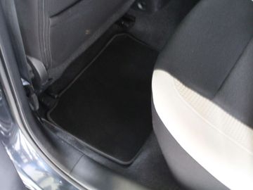 Car image 37