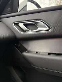 Car image 38