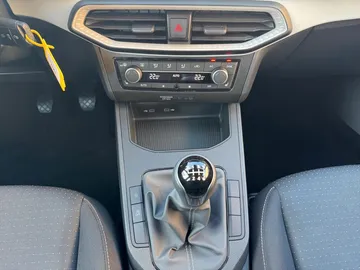 Car image 29