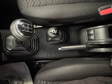 Car image 28