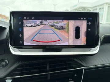 Car image 19