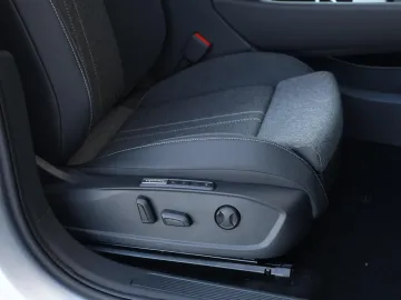 Car image 47