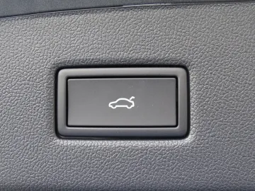 Car image 32