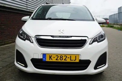 Car image 2