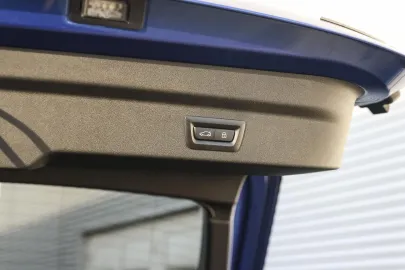 Car image 32