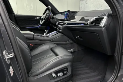 Car image 40