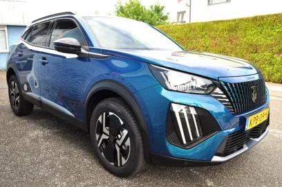 Car image 3