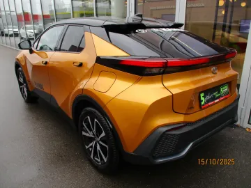 Car image 4