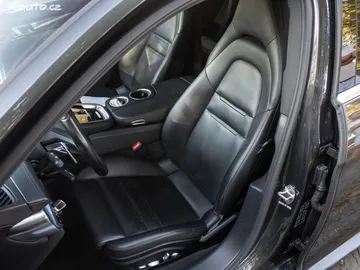 Car image 30